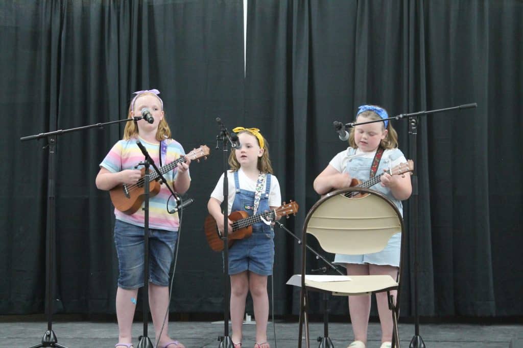 3 girls in a talent show